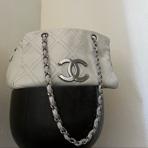 CHANEL gently used off-white bag. Gorgeous. AUTHENTIC
